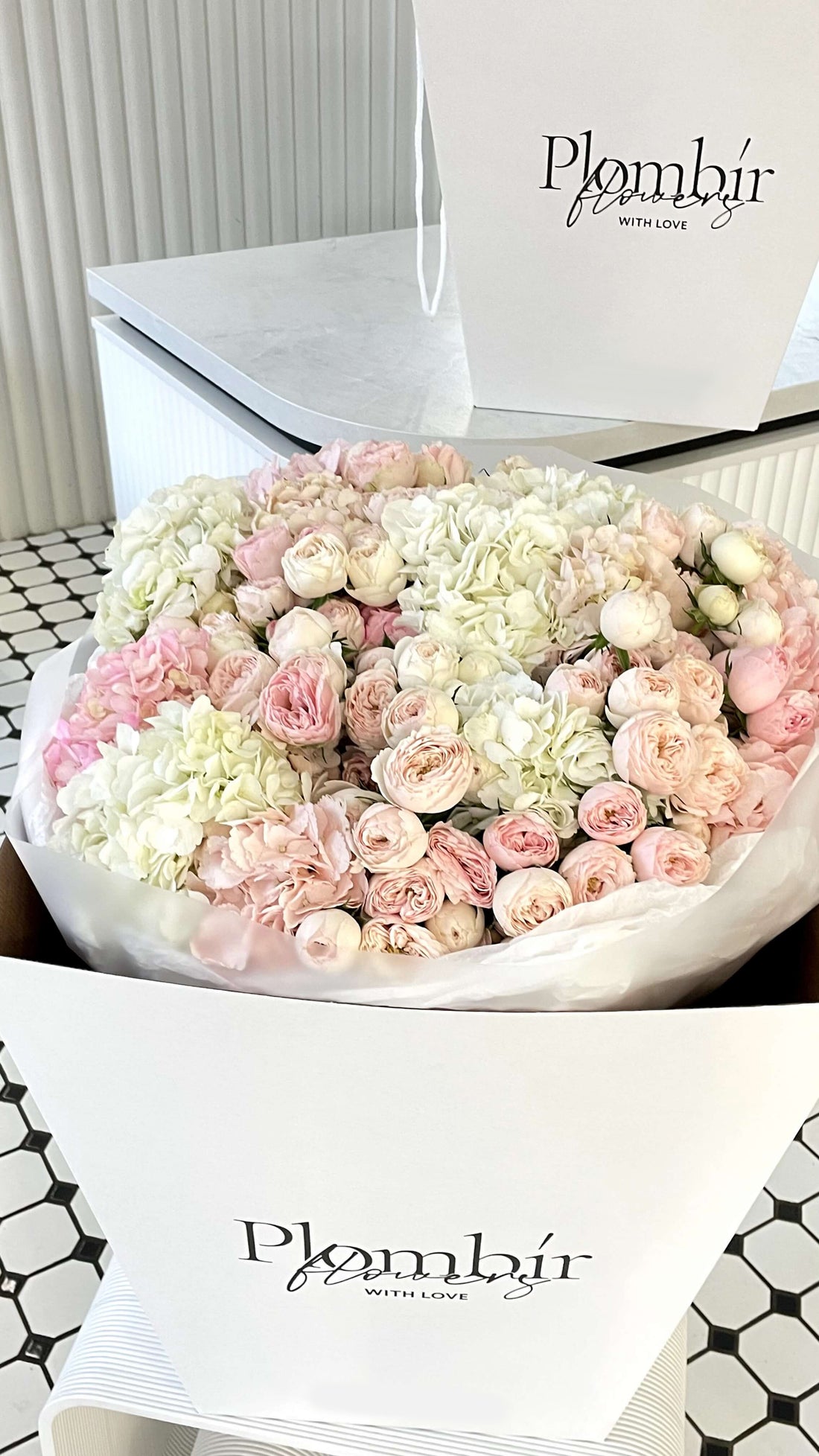 Hydrangea & Garden Rose Luxury