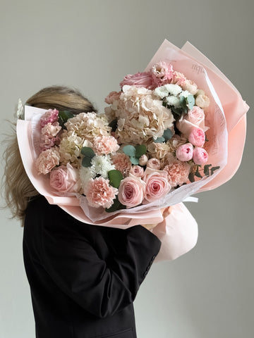 Blush Hydrangea & Rose Garden